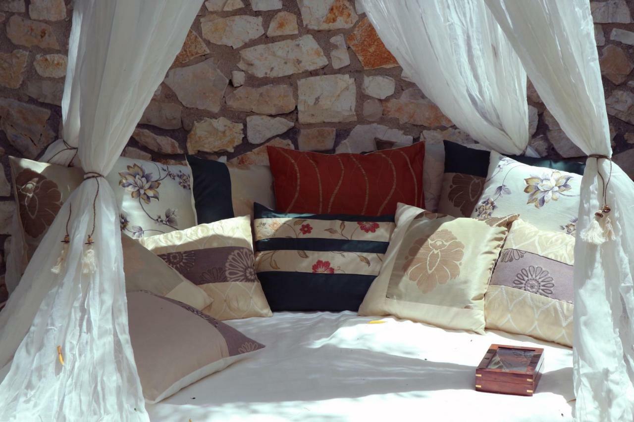Opera House Paxos Hotel ไกออส ภายนอก รูปภาพ