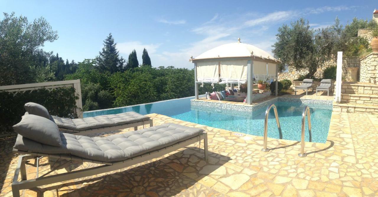 Opera House Paxos Hotel ไกออส ภายนอก รูปภาพ